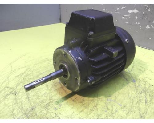 Elektromotor 0,12 kW 2750 U/min von WEG – 0DG 532 17391 - Bild 1