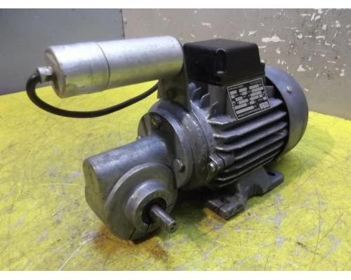 Getriebemotor 0,18 kW 153 U/min 220V von WEG – OCG632 - Bild 1