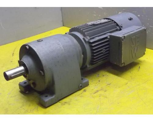 Getriebemotor 0,55 kW 112 U/min von SEW Eurodrive – R40DT80K4BM/HF - Bild 1