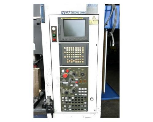 Vertikalbearbeitungszentrum / YCM - FV56 A / Fanuc MXP-100i/ - Bild 4