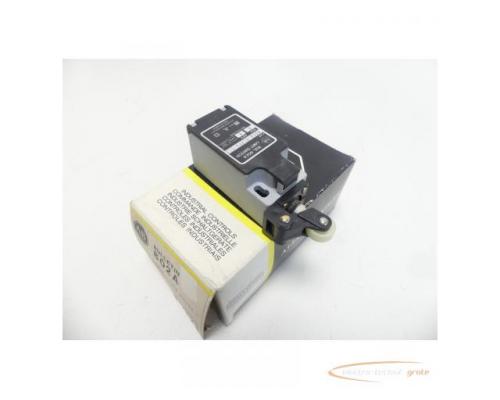 Allen Bradley CAT 802A-B14P4-S10 Limit Switch Lever Roller > ungebraucht! - Bild 2