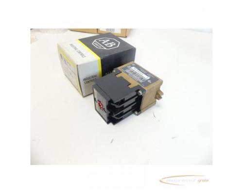 Allen Bradley CAT 700-P400B24 Control-Relay > ungebraucht! - Bild 2