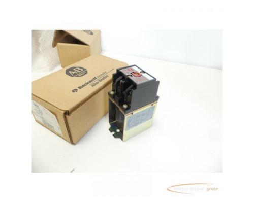 Allen Bradley CAT 700DC-PK200Z24 Control-Relay > ungebraucht! - Bild 2