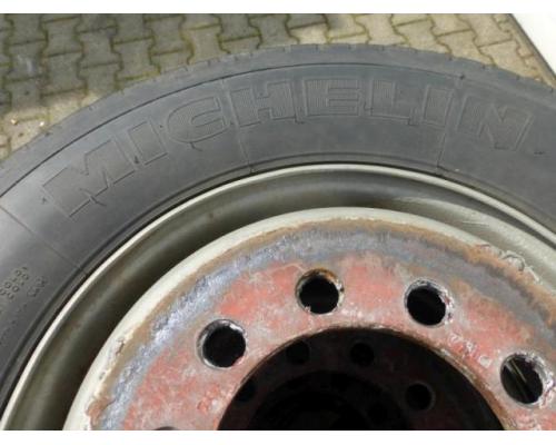 MICHELIN XTE 2 215/75R 17.5 4 Stück Tiefladerräder, LKW- Anhängerräder auf Sta - Bild 3